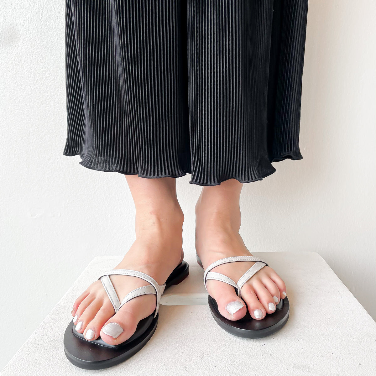 SS21 712027 | Saki - Flip Flop Sandals- Ivory | Yuko Imanishi+